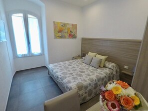In-room safe, desk, soundproofing, free WiFi - Mare Dentro Rooms (La Spezia)
