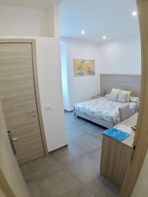 In-room safe, desk, soundproofing, free WiFi - Mare Dentro Rooms (La Spezia)