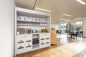 Free daily continental breakfast - Hotel Rössli (Zuzwil)