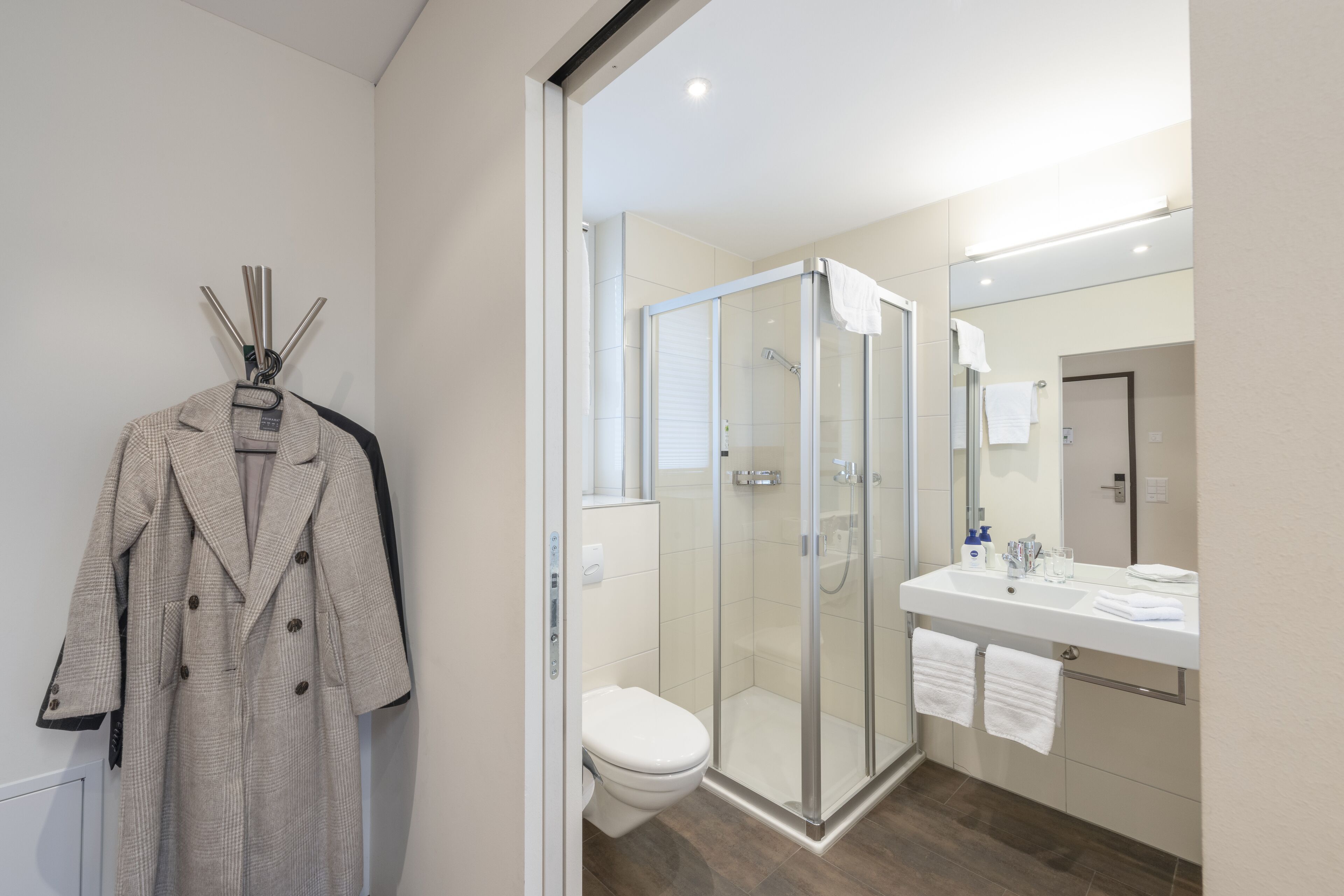 basic double room, 1 double bed, balcony, mountain view | bathroom | shower, hair dryer, towels