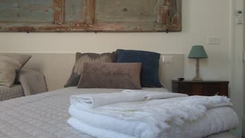 Premium-sengetøj, skrivebord, mørklægningsgardiner, gratis Wi-Fi