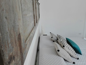 Romantic Apartment, Private Bathroom, Sea View | Premium bedding, desk, blackout drapes, free WiFi - Déjà Vu (Crotone)