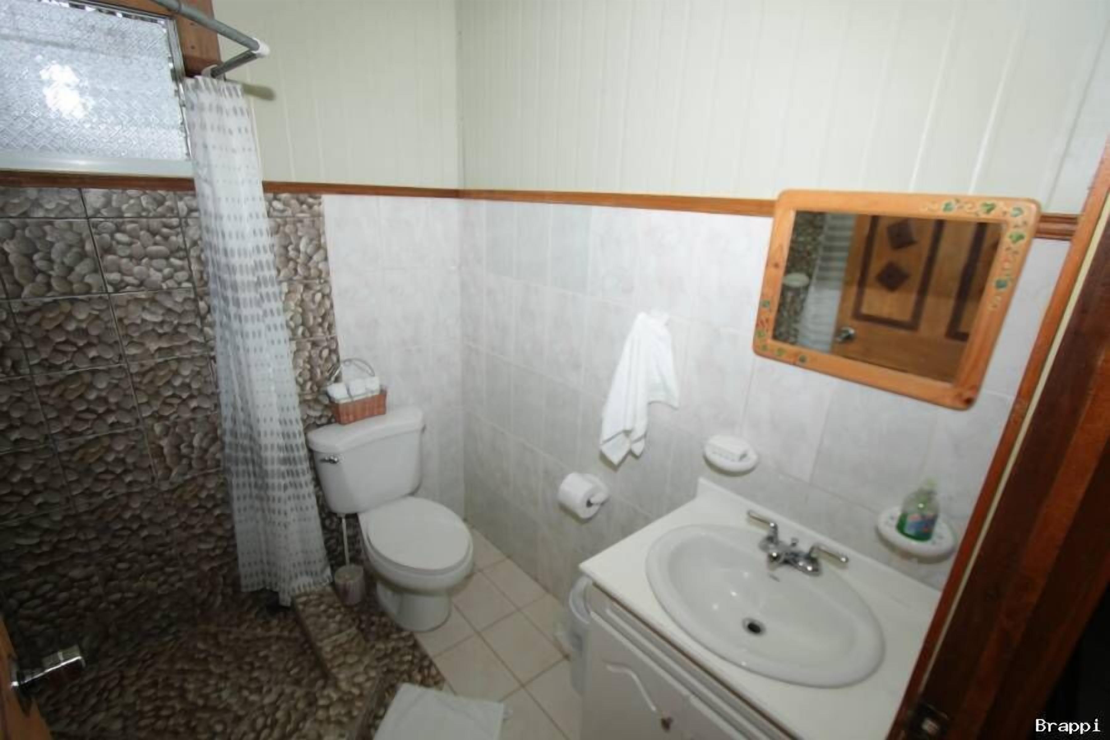 basic cabin, 2 bedrooms, kitchen | bathroom | shower, free toiletries, hair dryer, towels