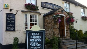 Exterior - The Kings Arms (Melton Mowbray)