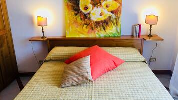 Frette Italian sheets, premium bedding, down duvets, desk