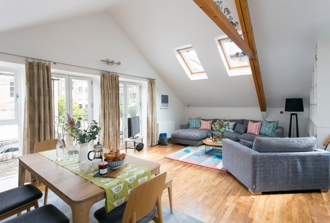 시티 하우스, 침대(여러 개), 금연 | 거실 공간 | 평면 TV