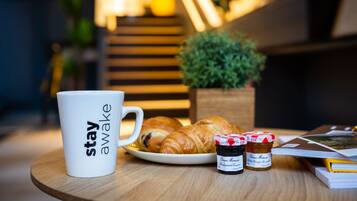 Café da manhã continental todos os dias (EUR 10 por pessoa)