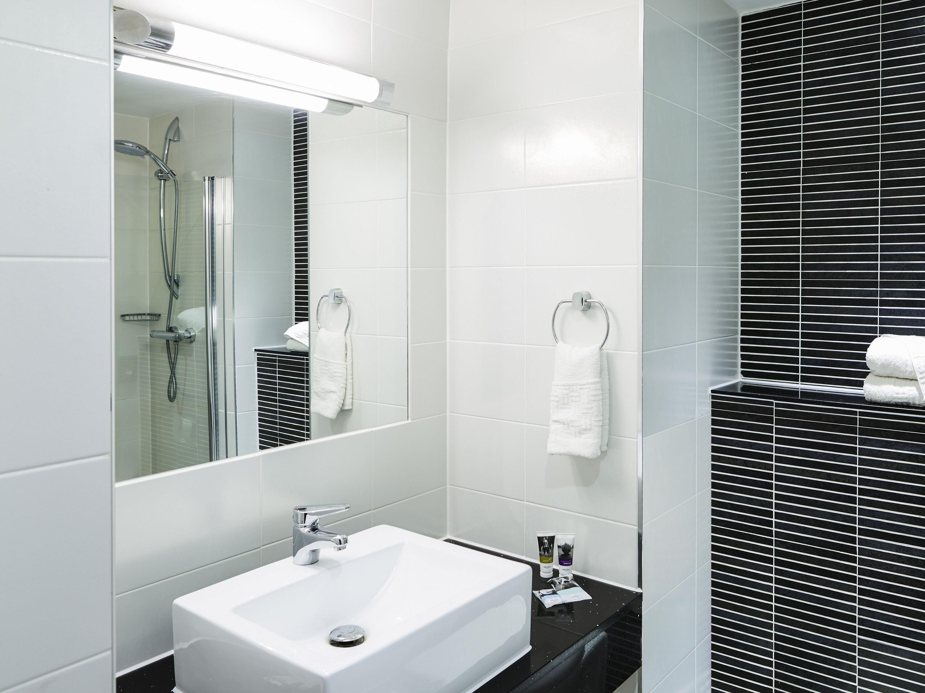Classic Room, 2 Single Beds | In-room safe, desk, iron/ironing board, free WiFi
