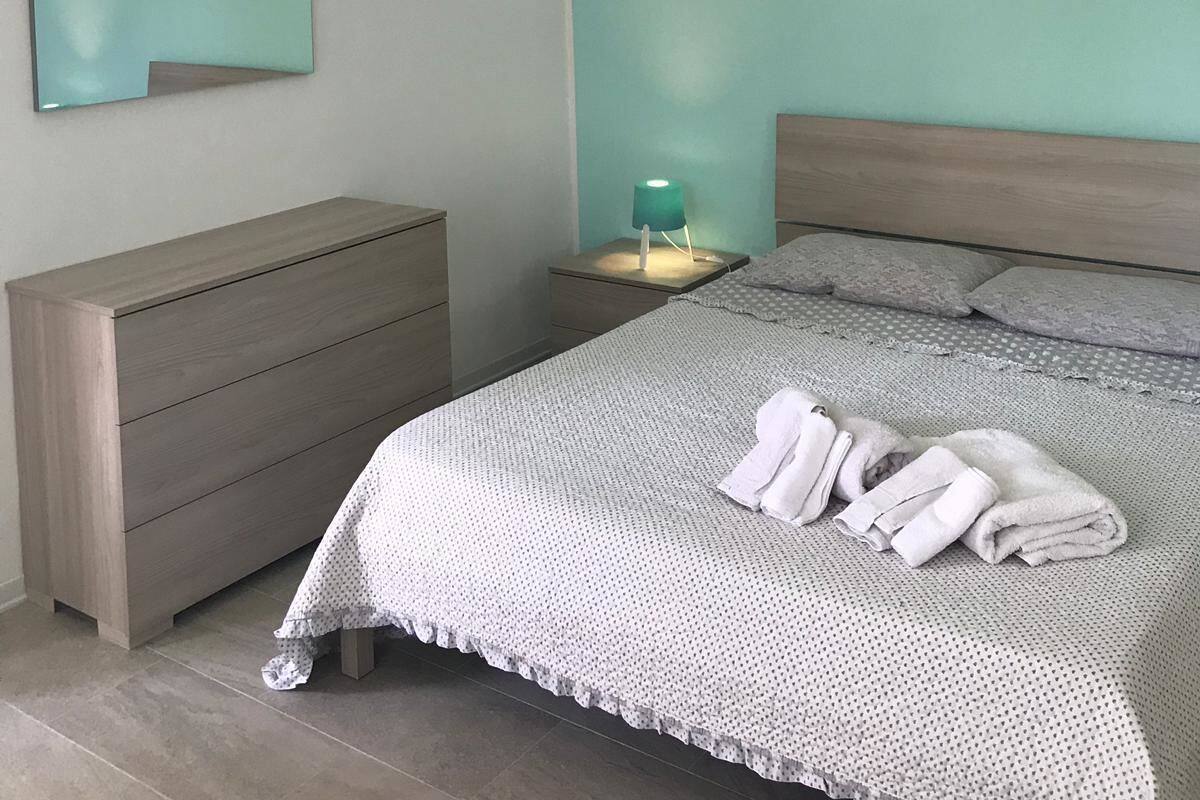 Habitación doble superior | Cortinas blackout, insonorización y tabla de planchar con plancha