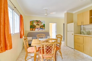 Superior Apartment, 2 Bedrooms | Private kitchen | Microwave - Parco del caribe (Boca Chica)