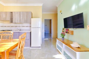 Superior Apartment, 1 Bedroom | Private kitchen | Microwave