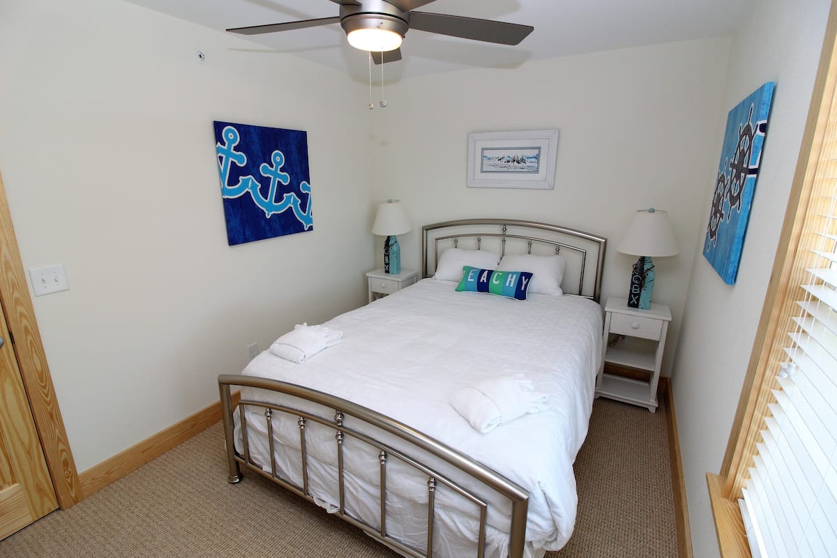 Deluxe Apartment | Iron/ironing board, free WiFi, bed sheets