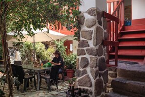 Courtyard - Kuychipunku Hostal (Ollantaytambo)