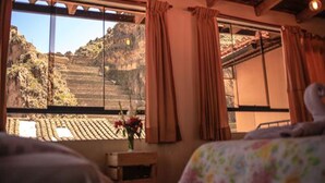 Family Room | View from room - Kuychipunku Hostal (Ollantaytambo)