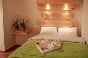 Double Room, 1 Queen Bed | Premium bedding, down comforters, Select Comfort beds - Kuychipunku Hostal (Ollantaytambo)