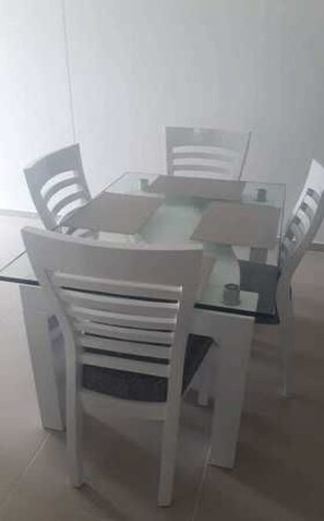 Apartamento económico, 1 cama doble, no fumadores | Servicio de comidas en la habitación