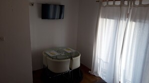 Free WiFi, bed sheets - Magdalena (Pag)