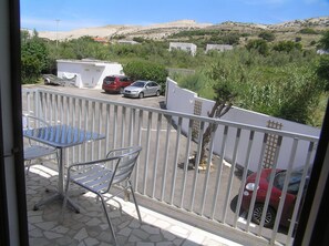 Standard Studio, 1 Queen Bed, Courtyard View | View from room