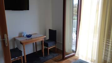 Studio Tiêu chuẩn, bếp nhỏ, quang cảnh vịnh | Truy cập Internet không dây miễn phí, bộ trải giường