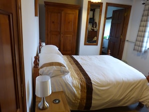Quarto casal | Ferros/tábuas de passar roupa, Wi-Fi de cortesia, roupa de cama