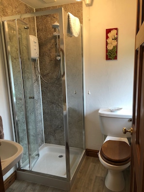 Quarto casal | Banheiro | Produtos de toalete grátis, secador de cabelo, toalhas de banho