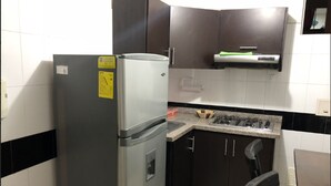 Double Room, 1 Double Bed, Non Smoking | Private kitchen - Apartaestudio 28u (Bucaramanga)