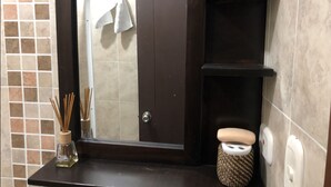 Double Room, 1 Double Bed, Non Smoking | Bathroom - Apartaestudio 28u (Bucaramanga)
