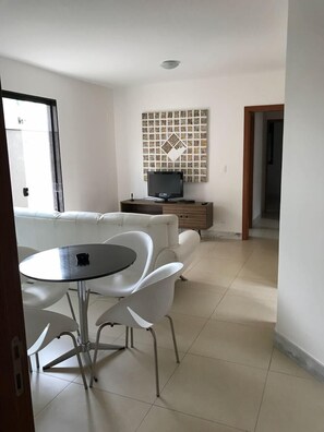 อพาร์ทเมนท์, 3 ห้องนอน | บริเวณนั่งเล่น | สมาร์ททีวี, Netflix