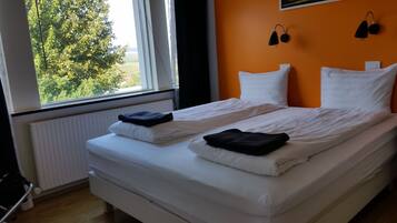 Doppel- oder Zweibettzimmer, Gemeinschaftsbad (102) | 1 Schlafzimmer, Verdunkelungsvorhänge, kostenloses WLAN, Bettwäsche