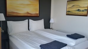 Blackout drapes, free WiFi, bed sheets - Laugar Guesthouse (Laugar)
