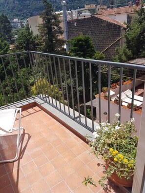 Balcony - Younique (Sorrento)