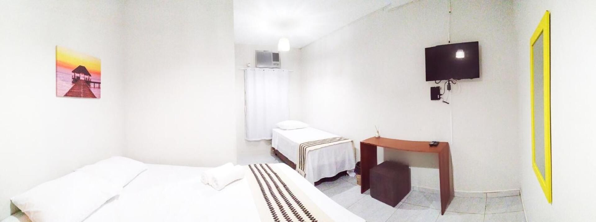 Espaço de trabalho para notebook, Wi-Fi de cortesia, roupa de cama