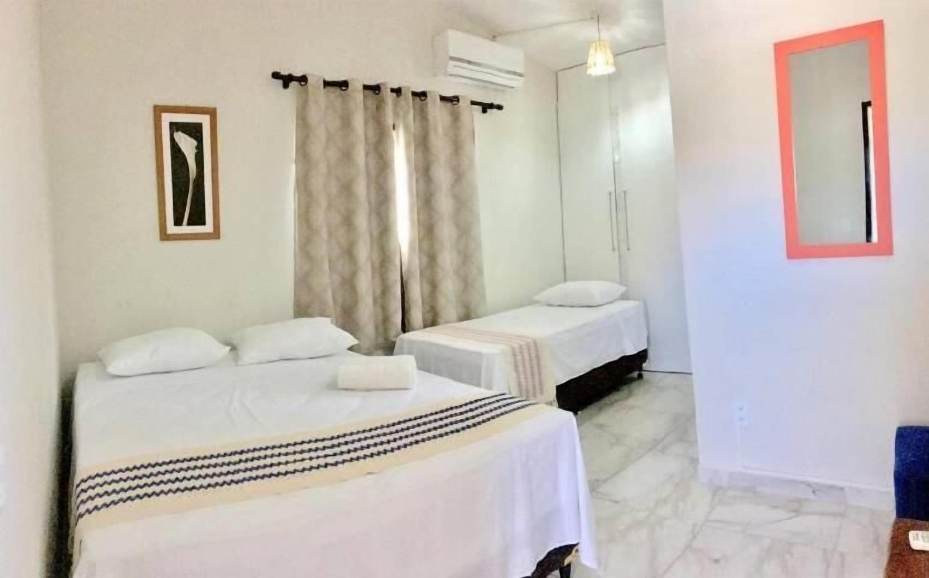 Espaço de trabalho para notebook, Wi-Fi de cortesia, roupa de cama