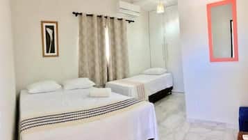 Espaço de trabalho para notebook, Wi-Fi de cortesia, roupa de cama