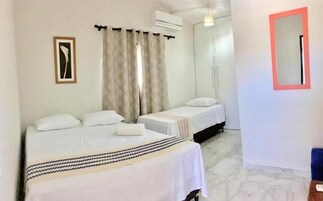 Espaço de trabalho para notebook, Wi-Fi de cortesia, roupa de cama