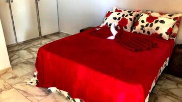 Eenvoudige kamer, 1 tweepersoonsbed, niet-roken | Een laptopwerkplek, gratis wifi, beddengoed