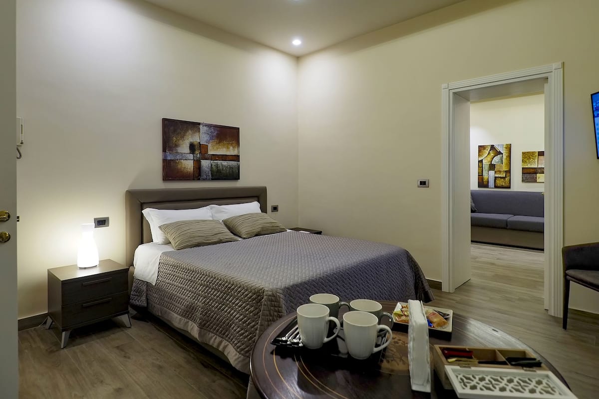 Suite familiare | Minibar, una cassaforte in camera, una scrivania, tende oscuranti