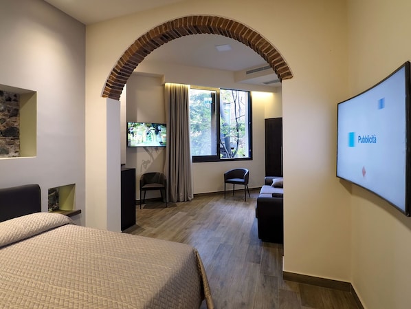 Panoramic Suite | Minibar, in-room safe, desk, blackout drapes - Relais Anfitheatro (Catania)