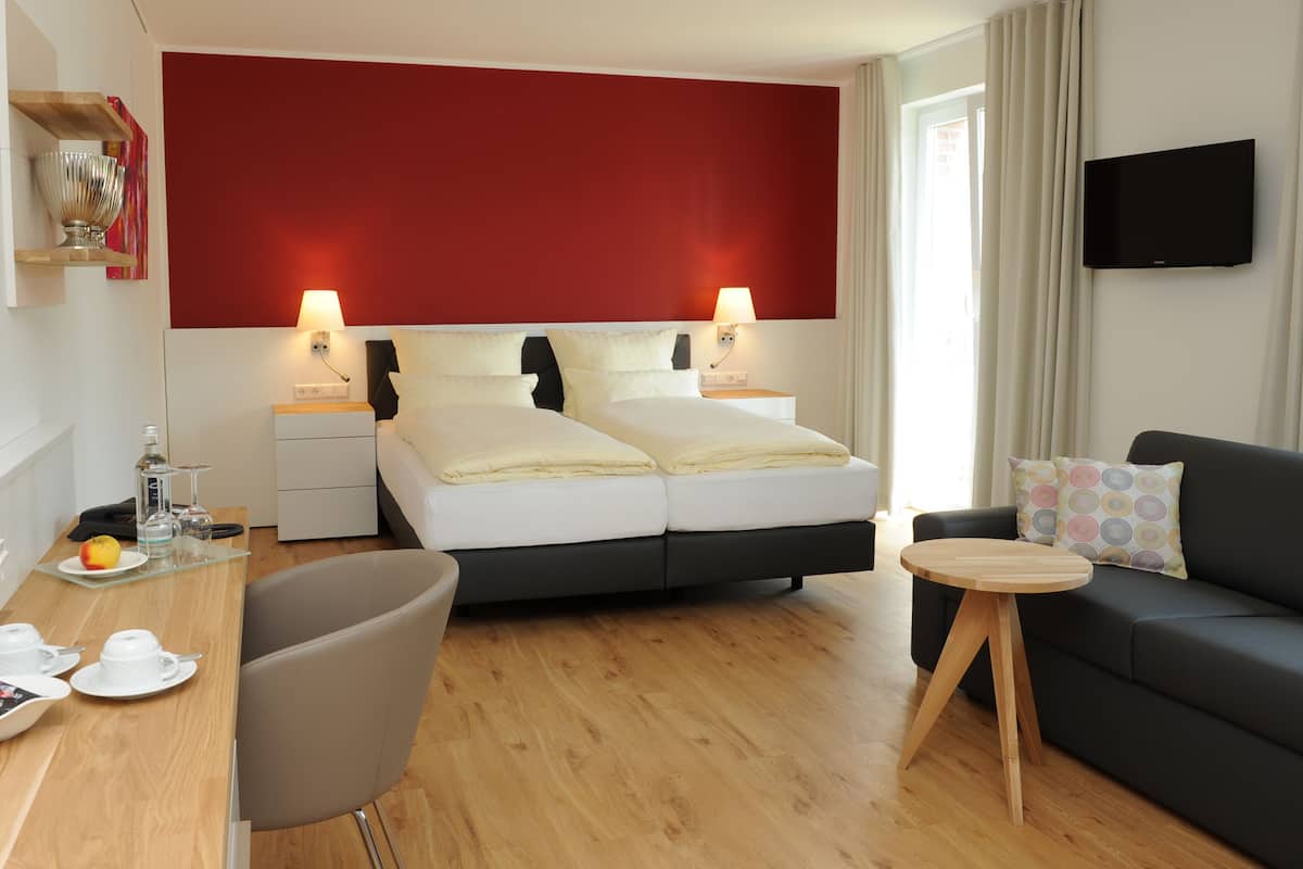 Quarto casal clássico | Frigobar, escrivaninha, cortinas blackout, quartos à prova de som