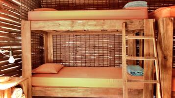 Dormitorio compartido básico | 1 dormitorio y ropa de cama