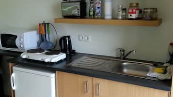 Double or Twin Room, Private Bathroom | Private kitchenette | Fridge, microwave, stovetop, coffee/tea maker