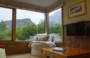 高級獨棟房屋, 3 間臥室, 山景 | 客廳 | 平面電視、壁爐