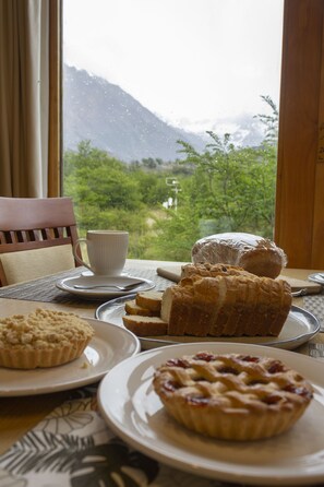 每日供應自助早餐 (每人 ARS600)