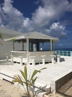 Bar junto a la piscina