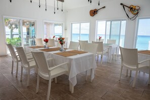 Restaurant - The Sands Hotel (Cockburn Town)