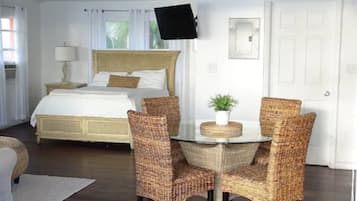 Standard Room, 1 Queen Bed, Non Smoking, Ocean View | Egyptian cotton sheets, down duvets, individually decorated