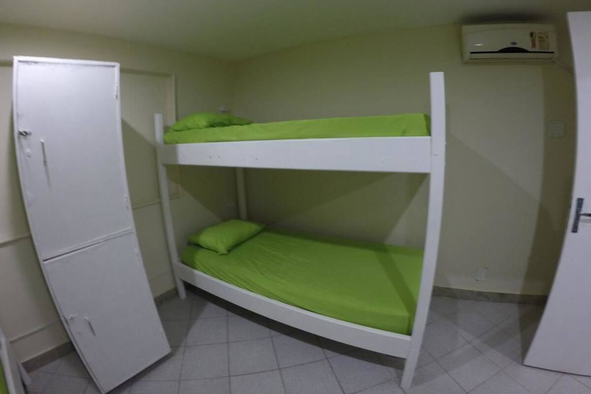 Dormitório compartilhado clássico, várias camas, para não fumantes | Cortinas blackout, Wi-Fi de cortesia