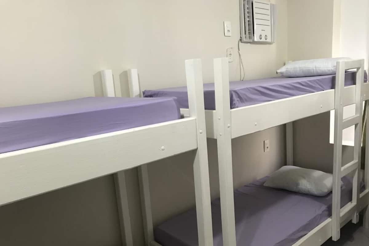 Dormitório compartilhado clássico, várias camas, para não fumantes | Cortinas blackout, Wi-Fi de cortesia