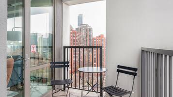 Klassiek appartement, 2 slaapkamers, niet-roken, balkon (Self Check-in with Virtual Front Desk) | Balkon