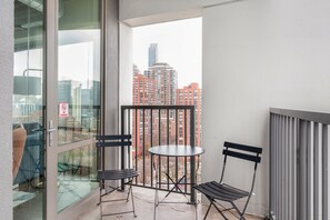 Classic-Apartment, 2 Schlafzimmer, Nichtraucher, Balkon (Self Check-in with Virtual Front Desk) | Balkon